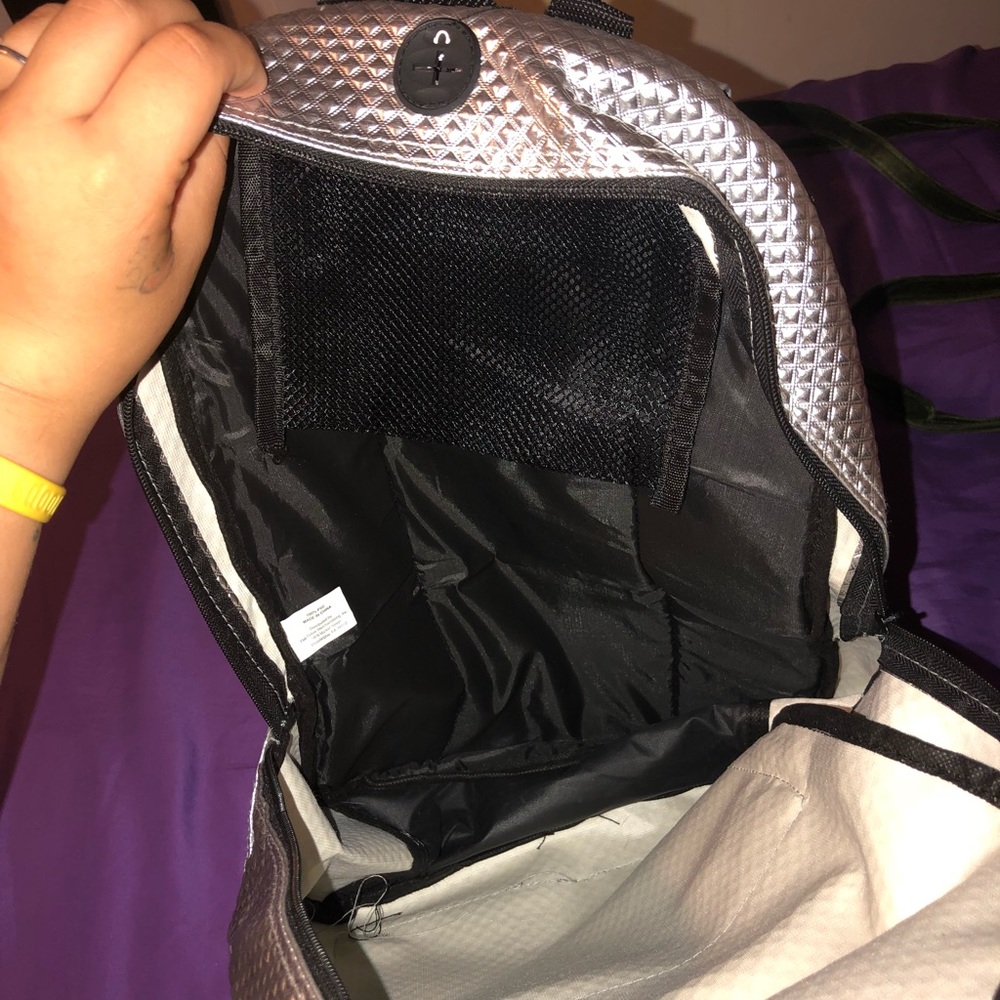 Back pack - Picture 2 of 2